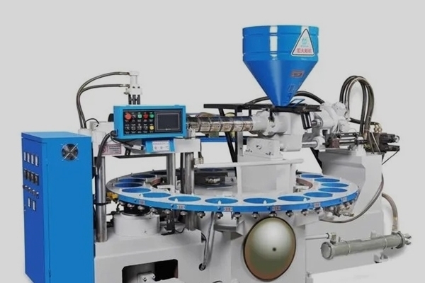 What is the principle of a rubber injection sole machine